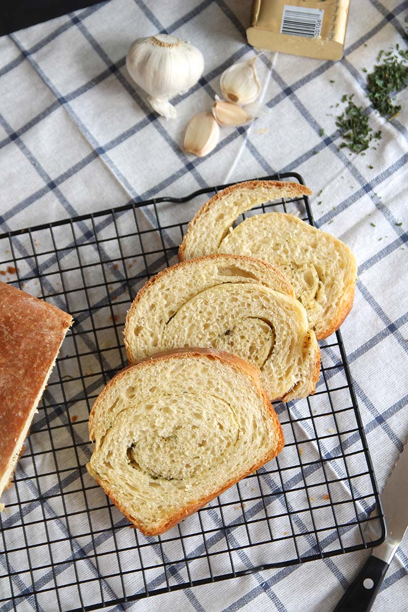 Garlic and Herb Swirled Bread