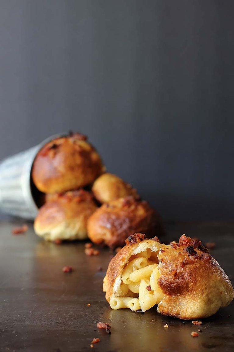 Macaroni and Cheese Stuffed Pretzel Bites with Bacon