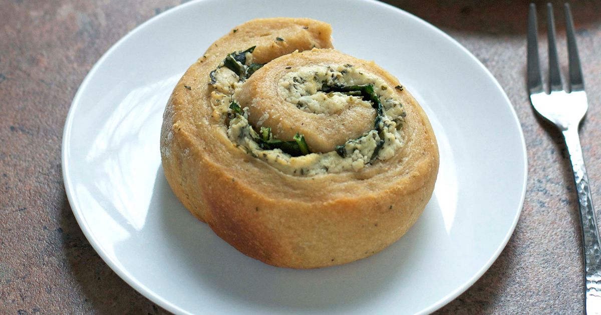 Spinach Goat Cheese Swirl Rolls - Red Star® Yeast