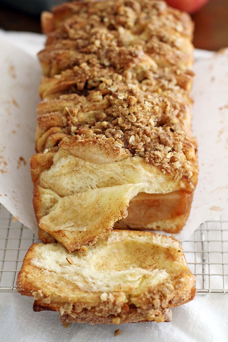 Apple Cinnamon Streusel Pull-Apart Bread
