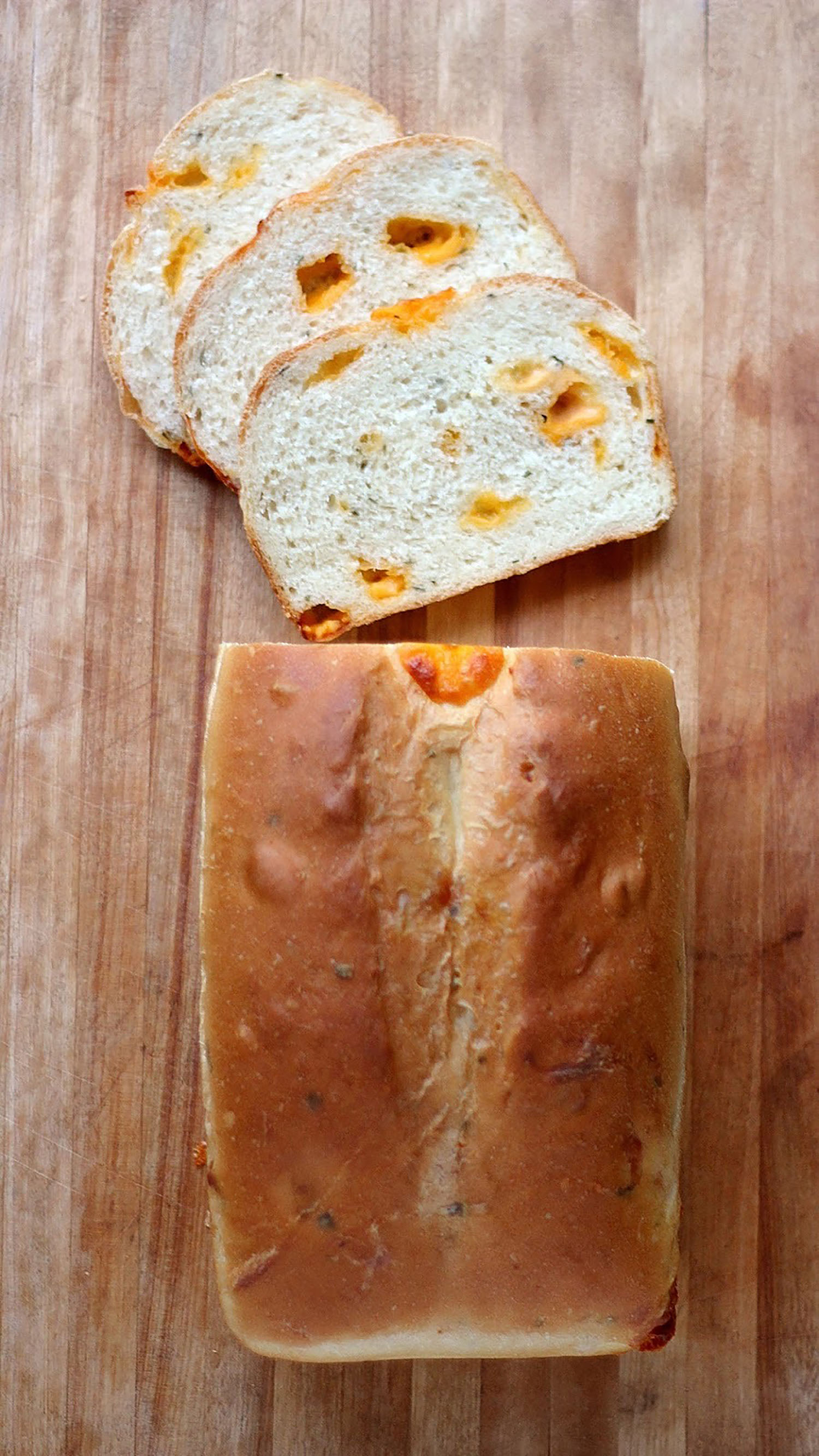 Cheddar-Chunk and Chive Sandwich Bread