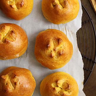 Pumpkin Pie Brioche Rolls
