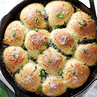 Parmesan Pesto Skillet Rolls | Red Star® Yeast