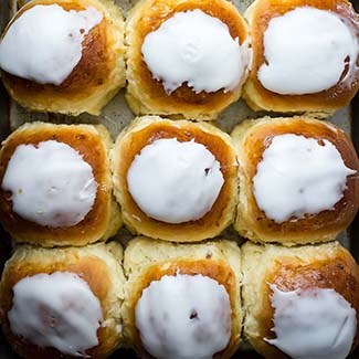 Iced Coconut Buns - Red Star® Yeast