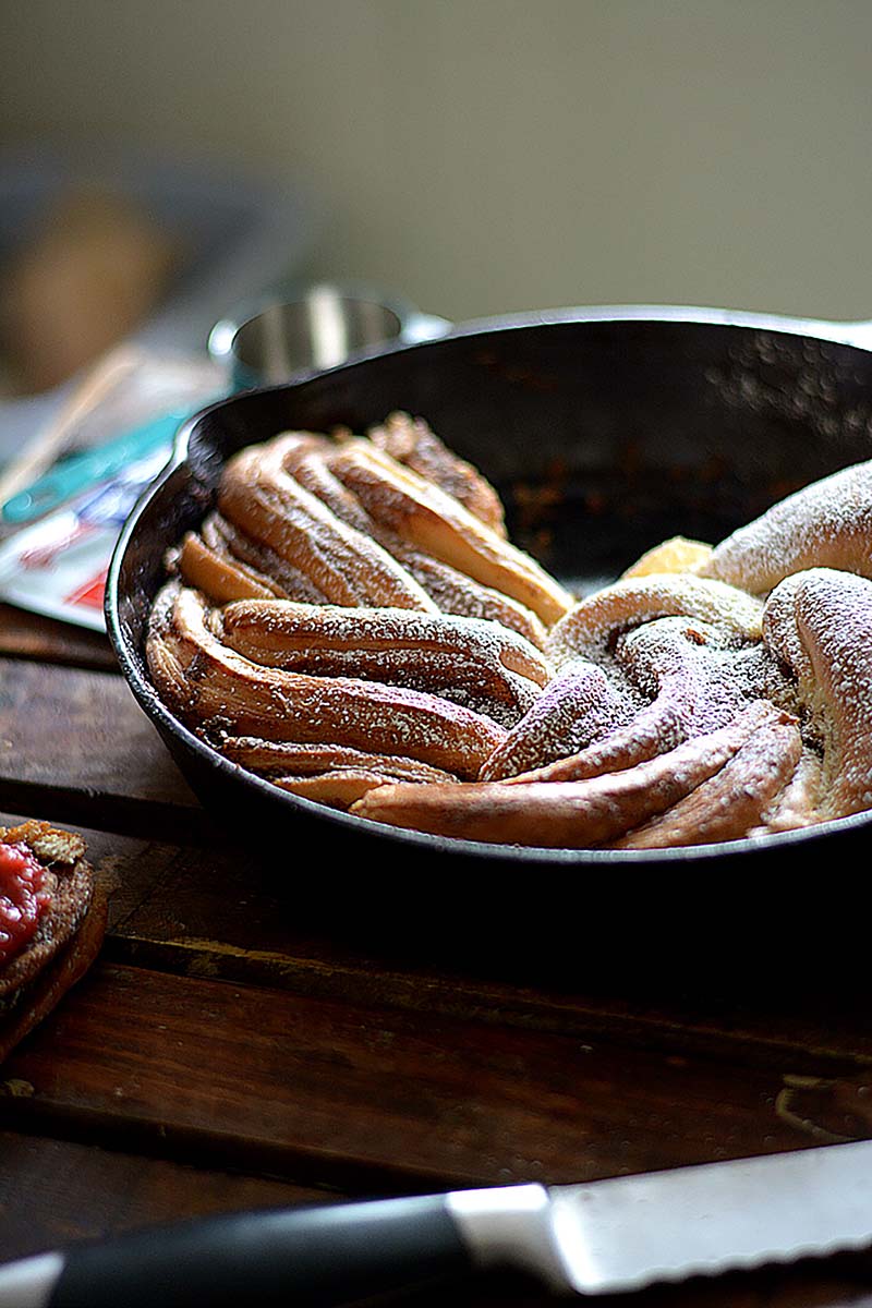 Skillet Cinnamon Buttermik Bread