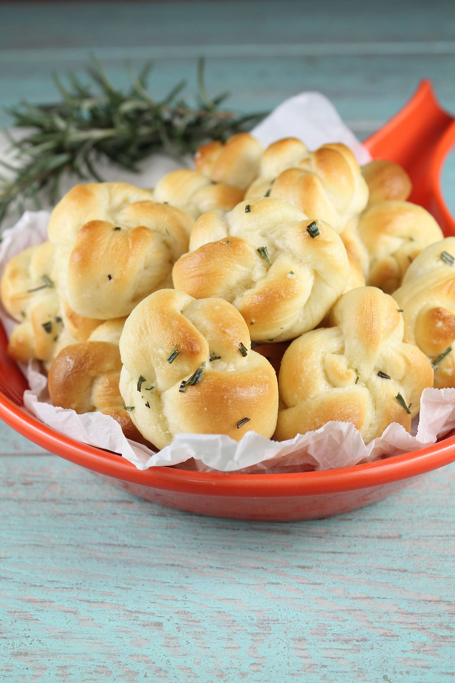 Quick Rosemary Garlic Knots