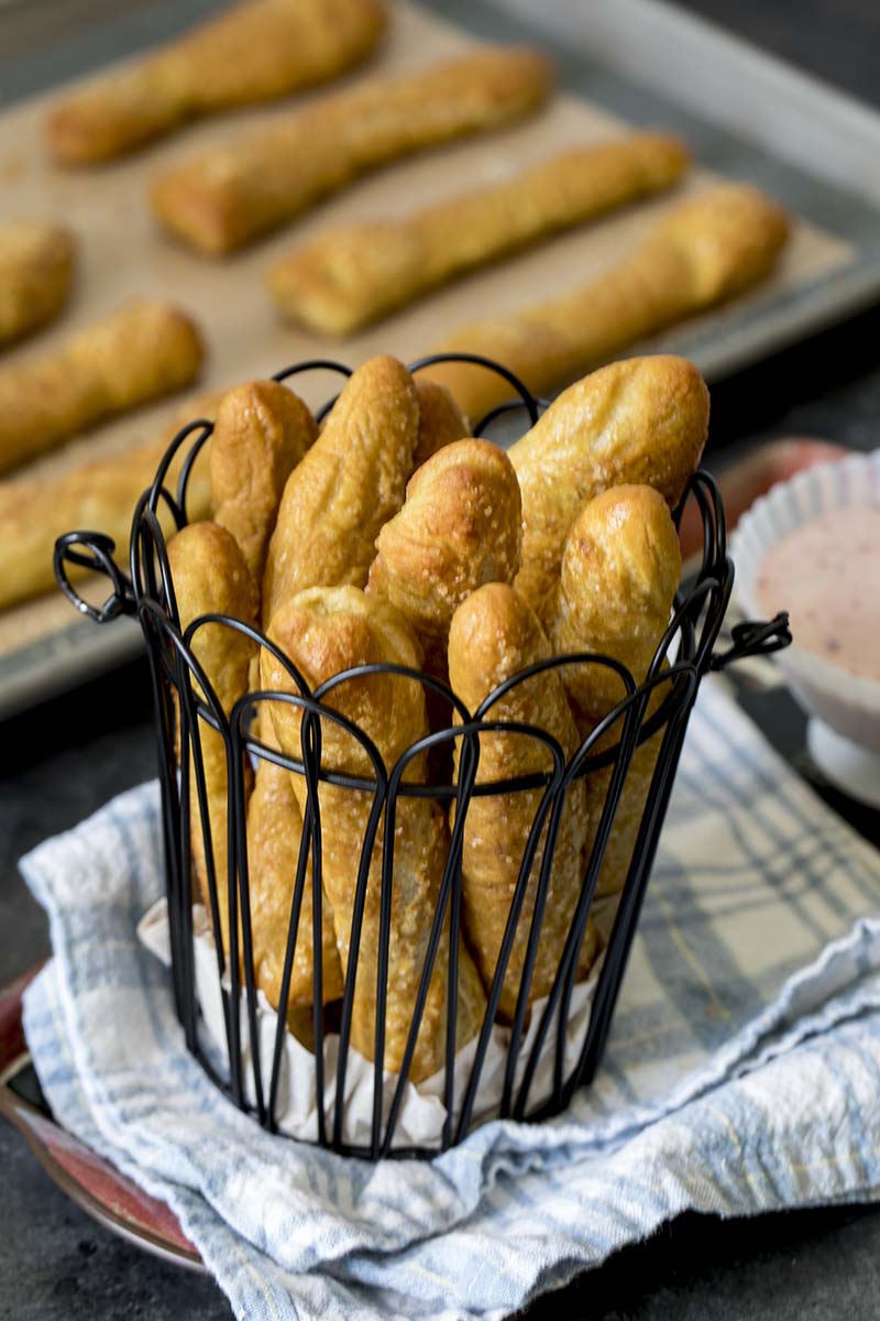 Sweet Pretzel Sticks with Strawberry Cream Cheese Dip