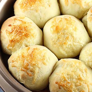 White Cheddar Potato Dinner Rolls - Red Star® Yeast