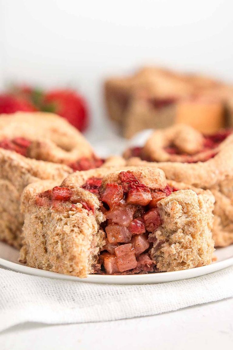 Healthy Strawberry Cinnamon Rolls