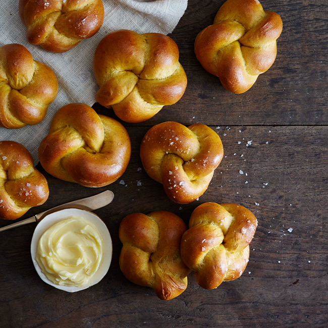 Golden Pumpkin Dinner Rolls