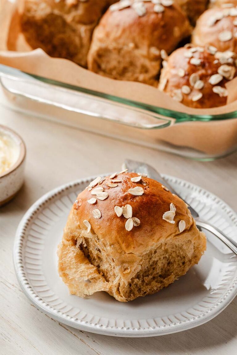 Oatmeal molasses dinner rolls