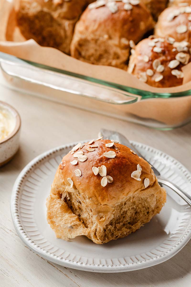 Oatmeal molasses dinner rolls